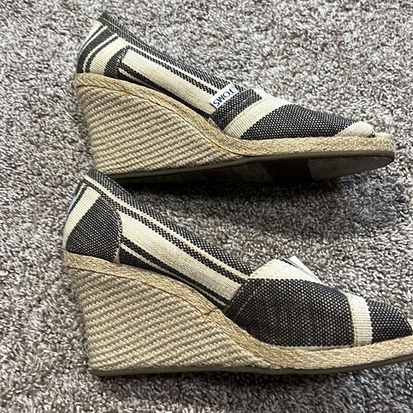 Tom’s wedge espadrilles. Cream and black stripe. Size 8. - Picture 4 of 5